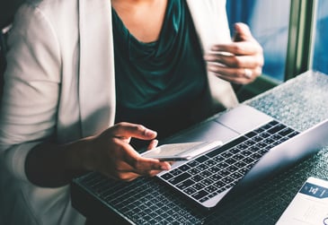 businesswoman-busy-computer-1080855